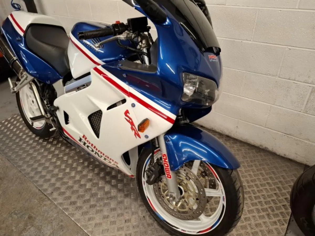 Honda VFR800 2002 - Image 2