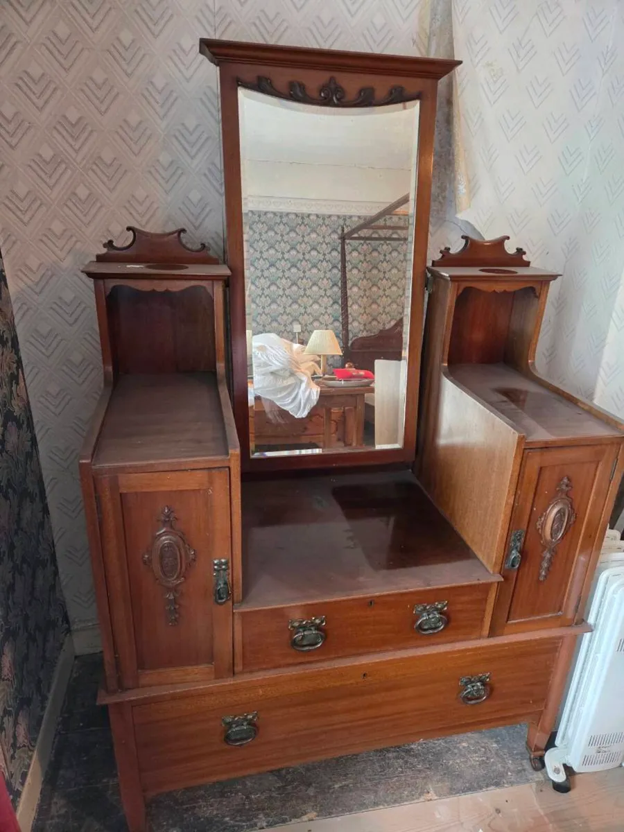Wardrobe and dressing table - Image 4