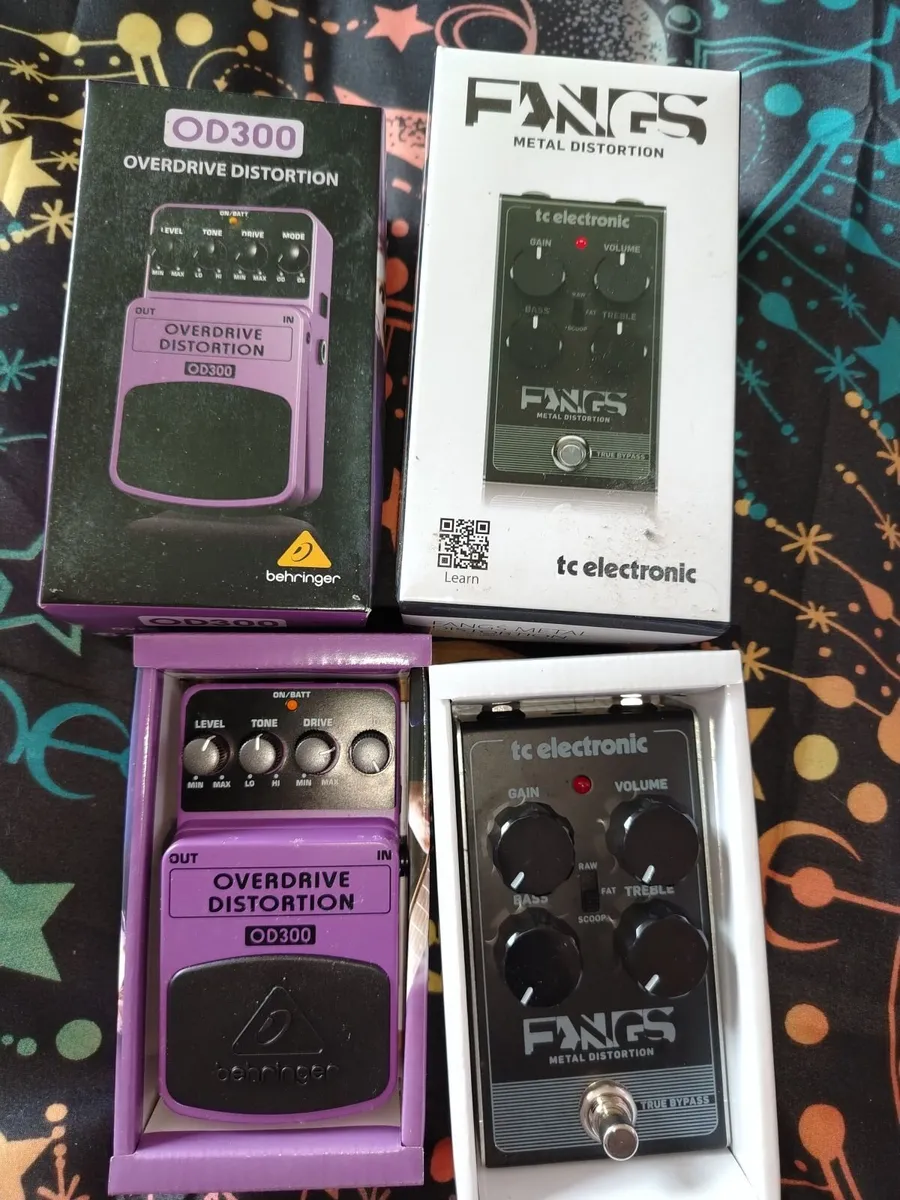 Guitar and pedals - Image 1