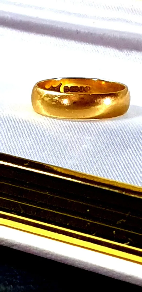 Vintage 18k Gold Wedding Ring - Image 2