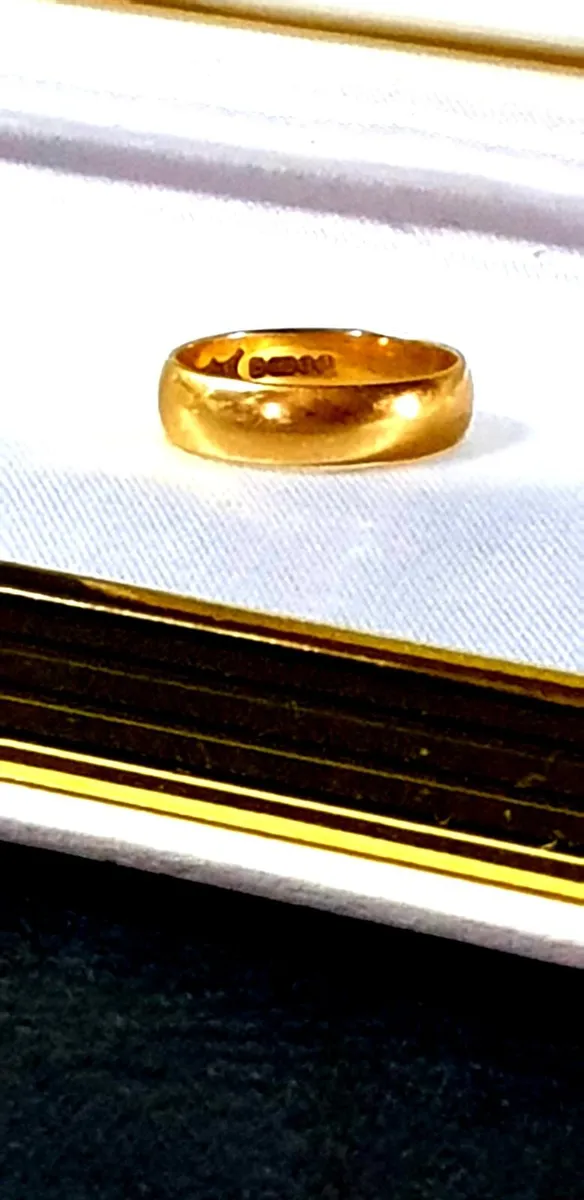 Vintage 18k Gold Wedding Ring - Image 3