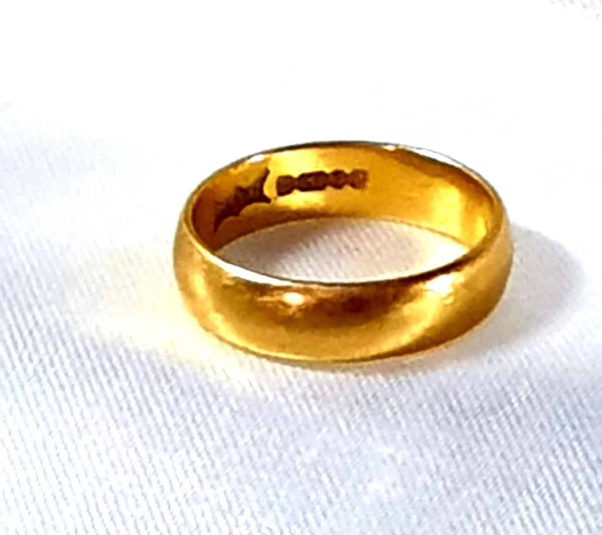 Vintage 18k Gold Wedding Ring - Image 4