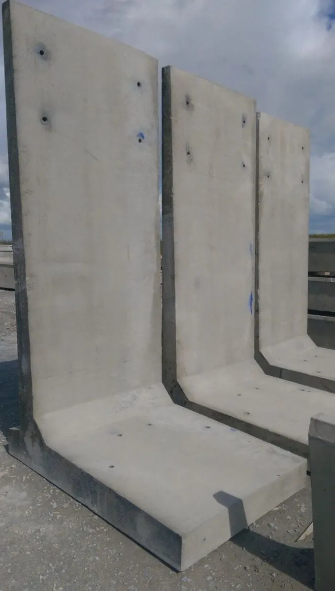 Concrete L walls - Image 1