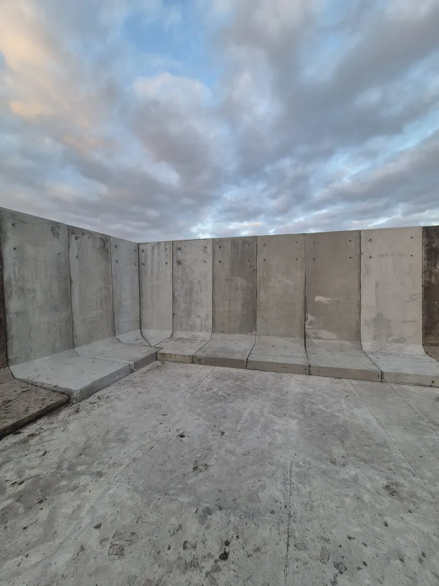 Concrete L walls - Image 3