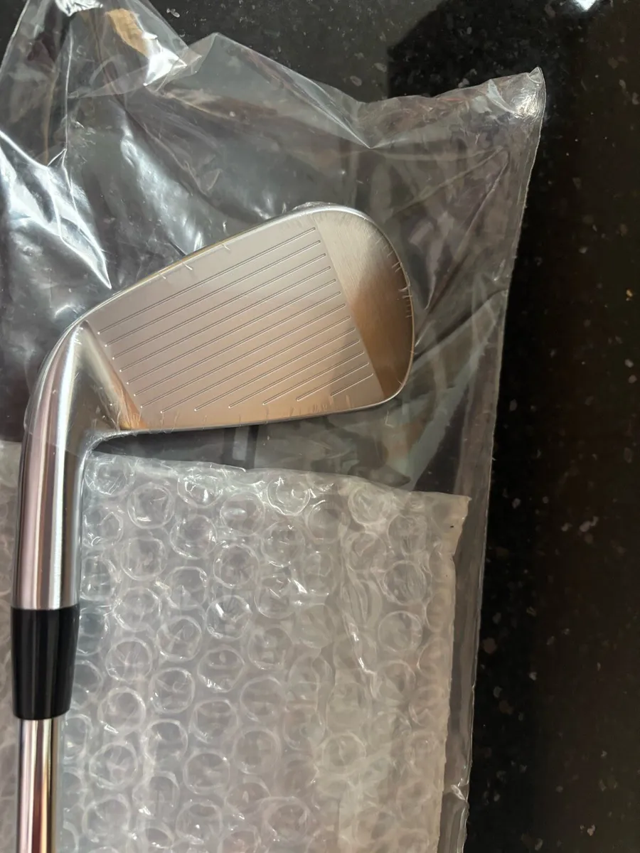 Cobra King 4 Iron - Image 2