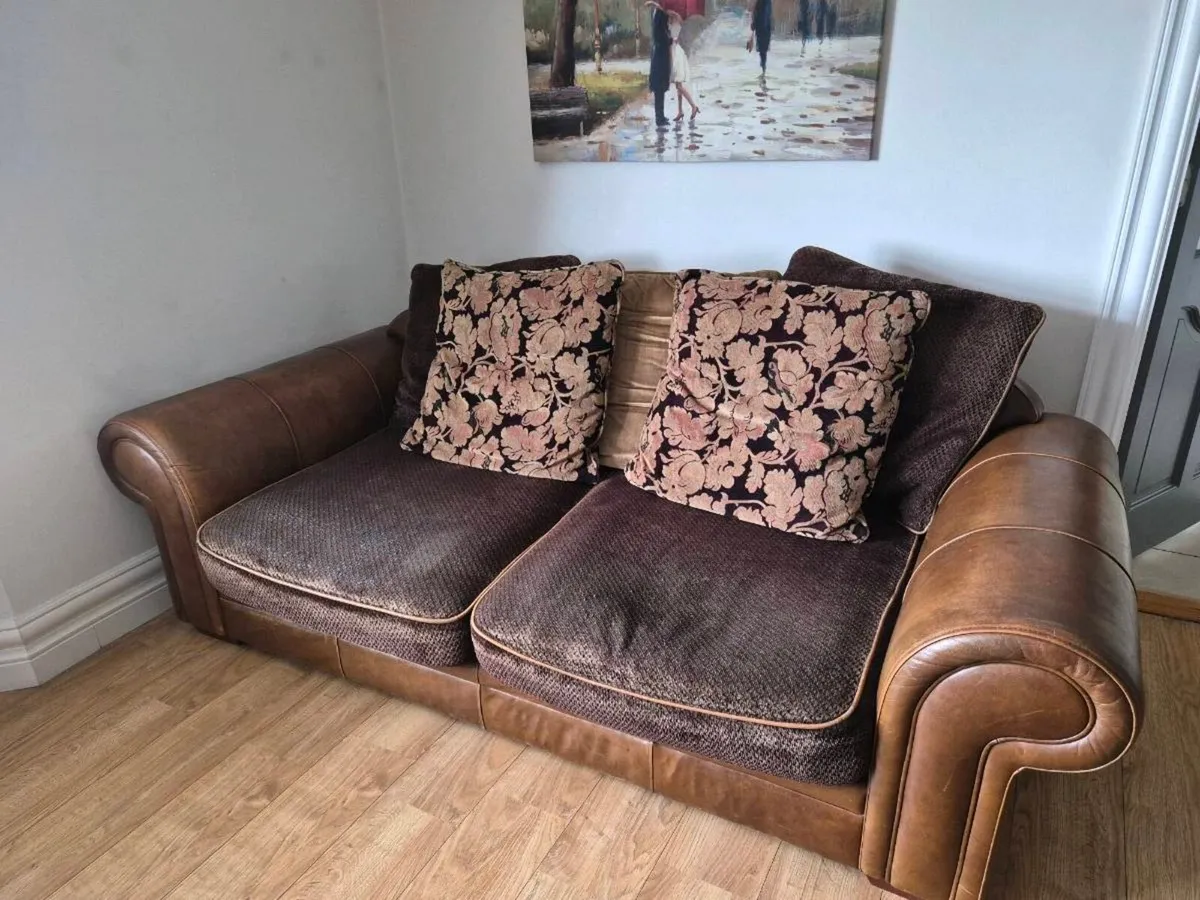 3 and 2 and one seater couch set - Image 1