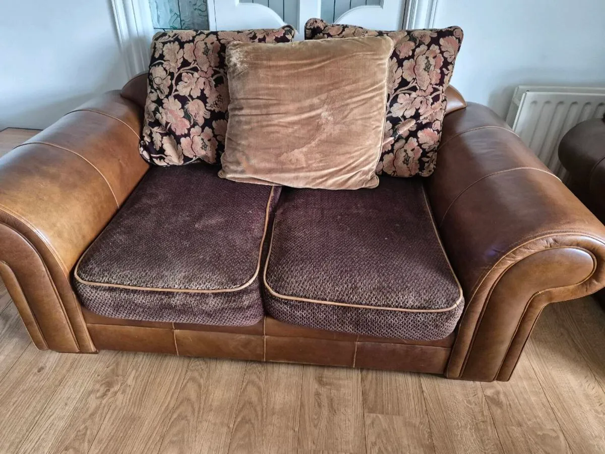 3 and 2 and one seater couch set - Image 2