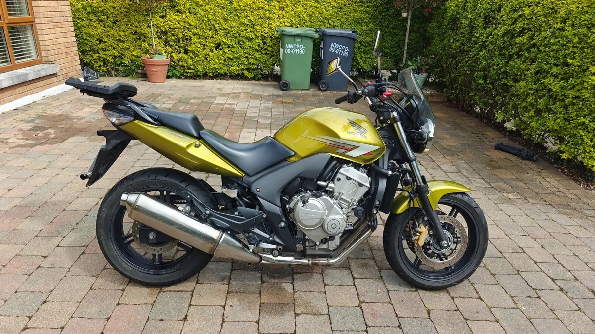 2011 Honda CBF600 - 17,000km, Top Box, Accessories - Image 2