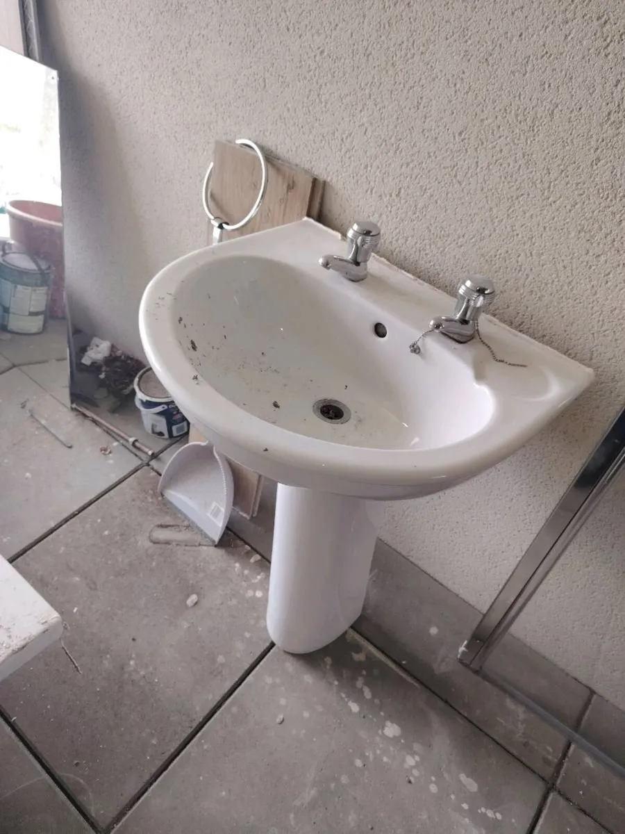 Toilet,sink, bath shower screen - Image 2