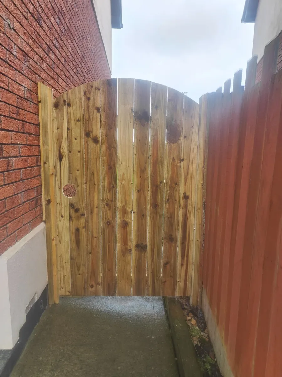Side entrance gates fitted - Image 4