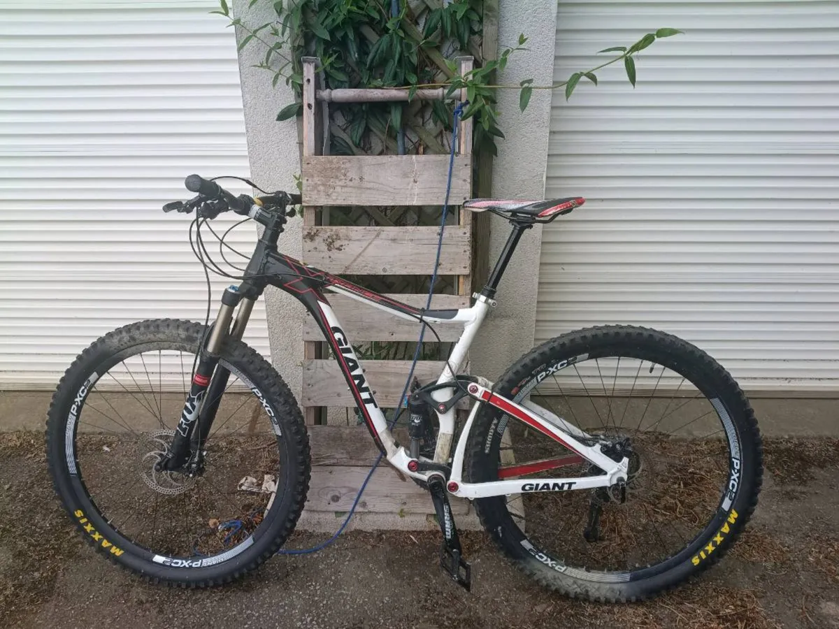 Giant Trance Mountain Bike Size L - Image 1