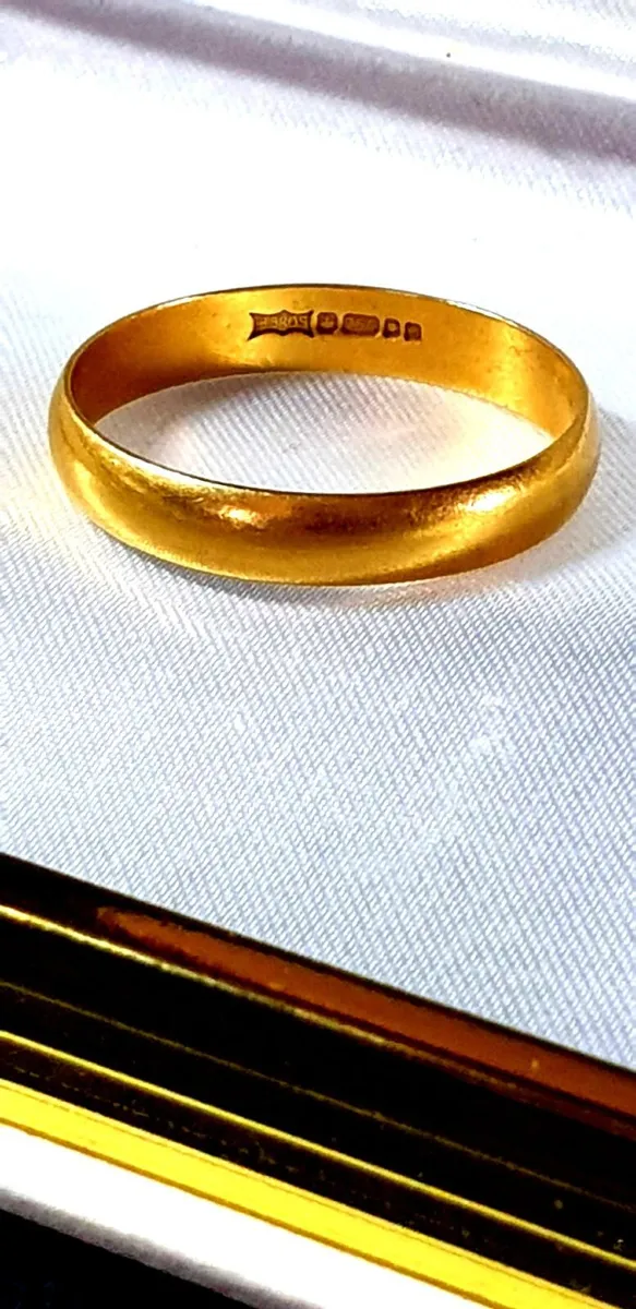 Vintage 18k Gold Wedding Ring - Image 3