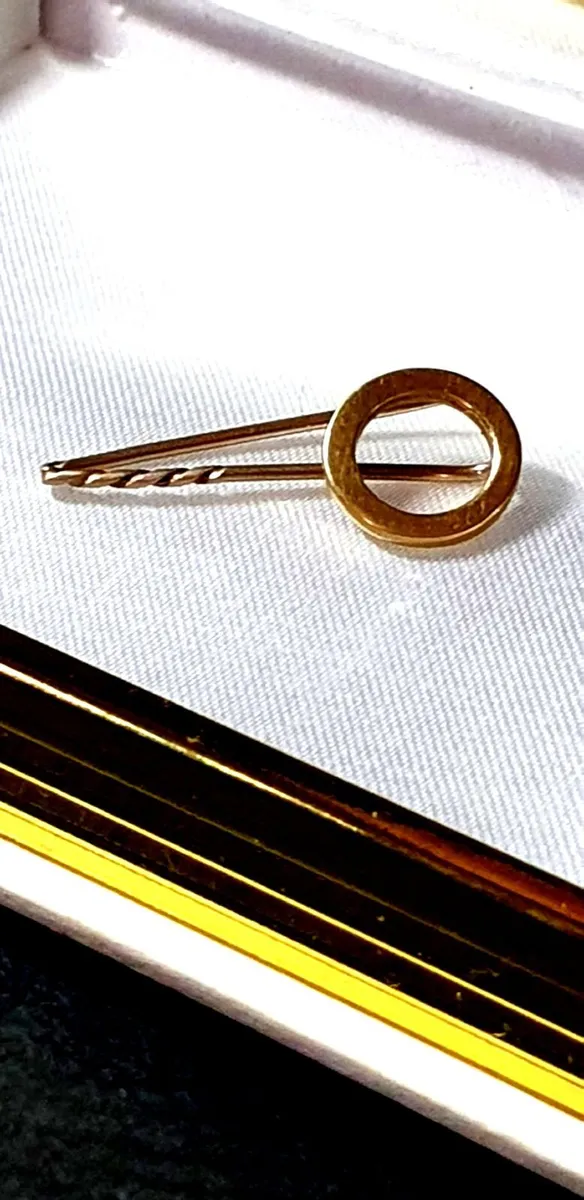 Vintage 9ct Gold Tie Pin - Image 2