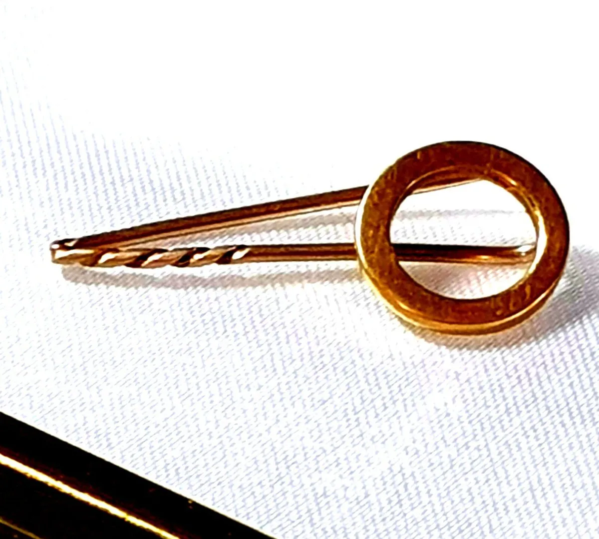 Vintage 9ct Gold Tie Pin - Image 1