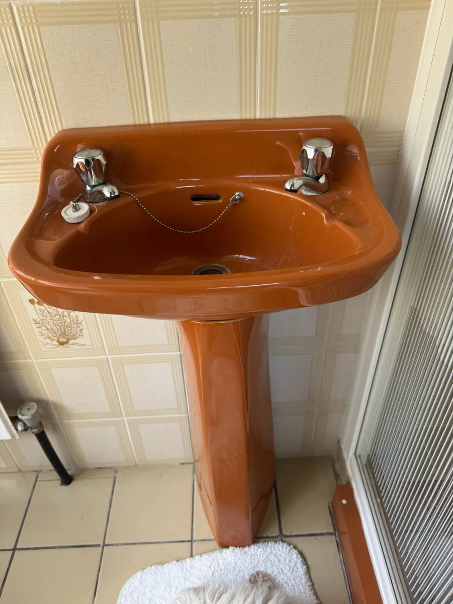 Toilet - Image 3