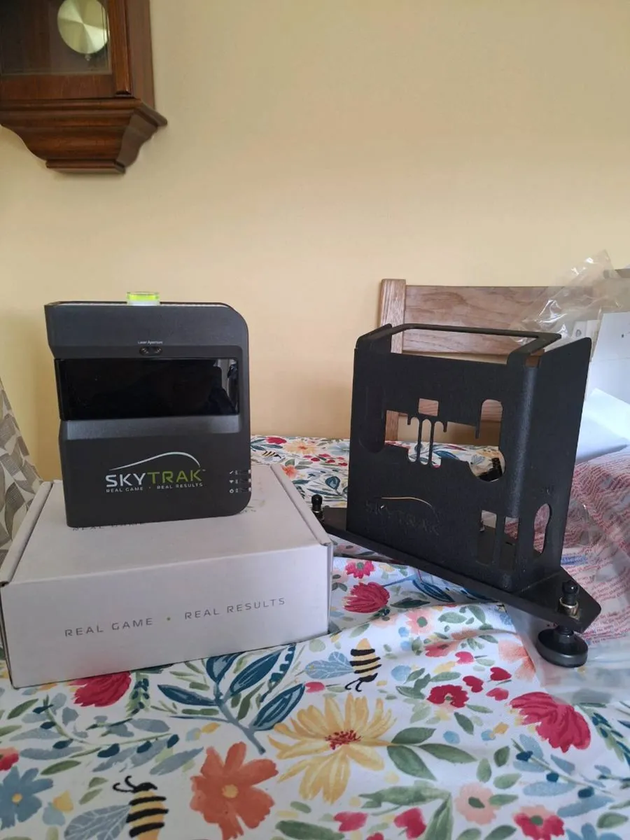 Skytrak Launch Monitor with FMJ