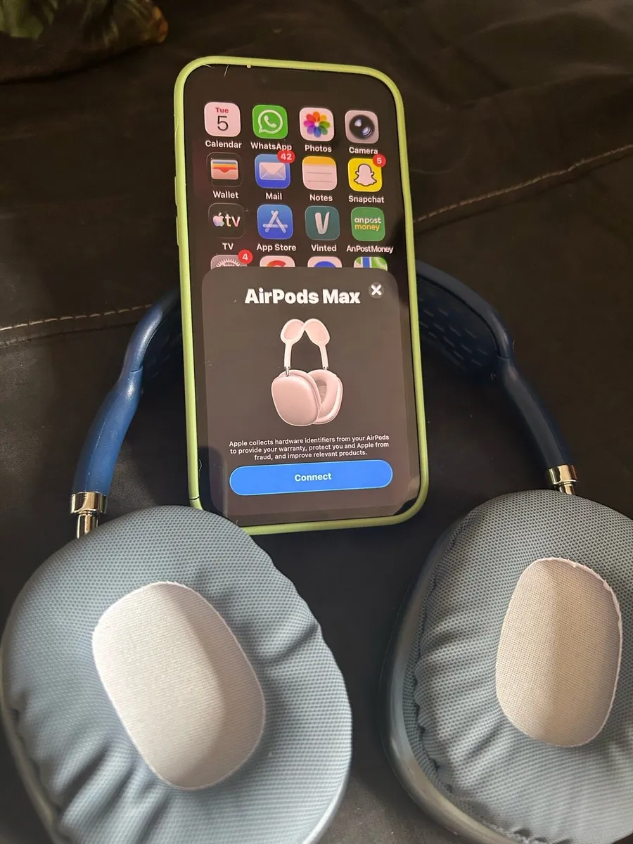 Headphones - Image 4