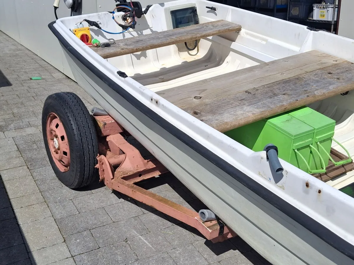 Boat, double skinned PVC 7', electric motor - Image 4