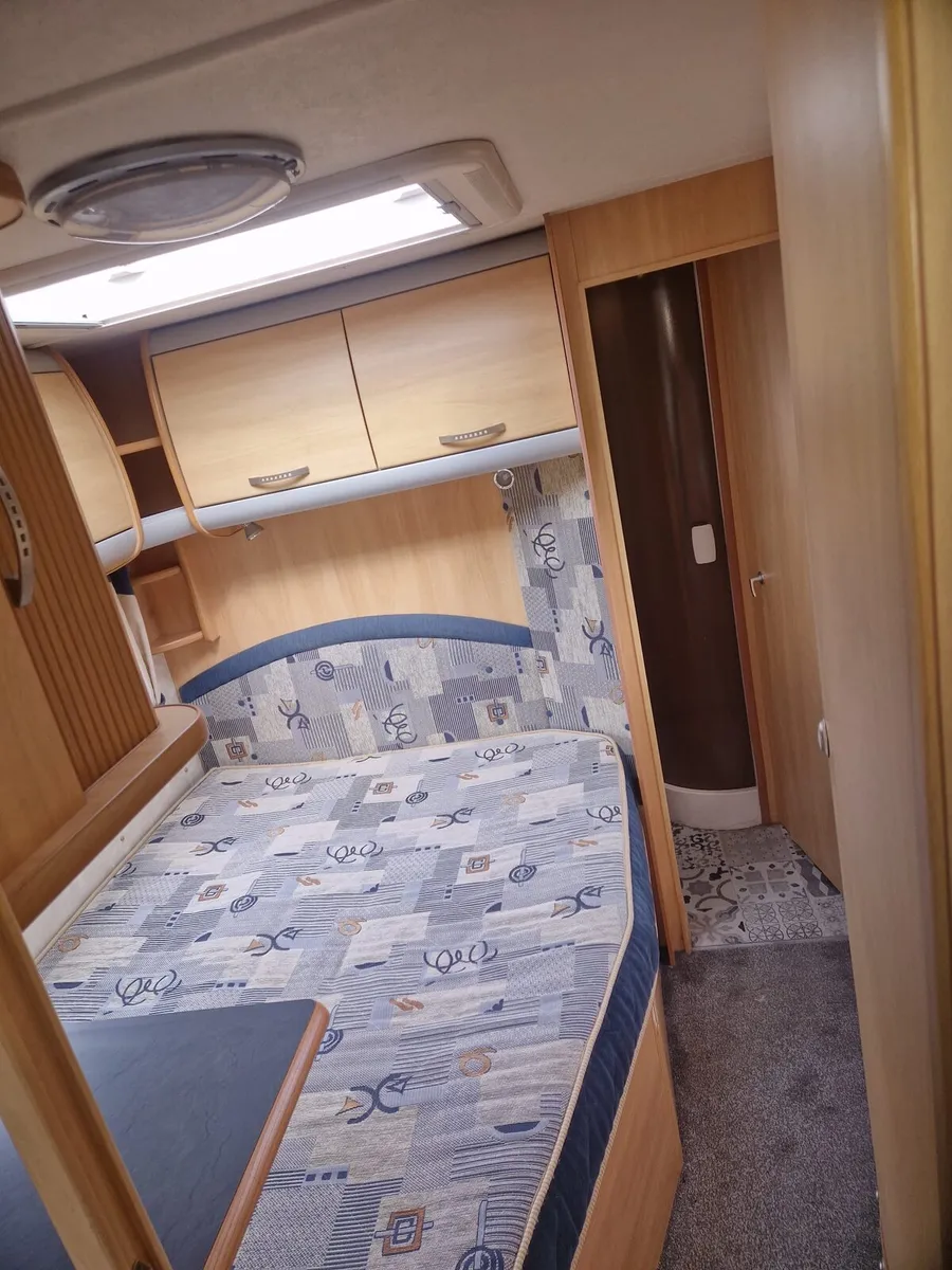 Sterling elite 5 berth fixed bed caravan - Image 3