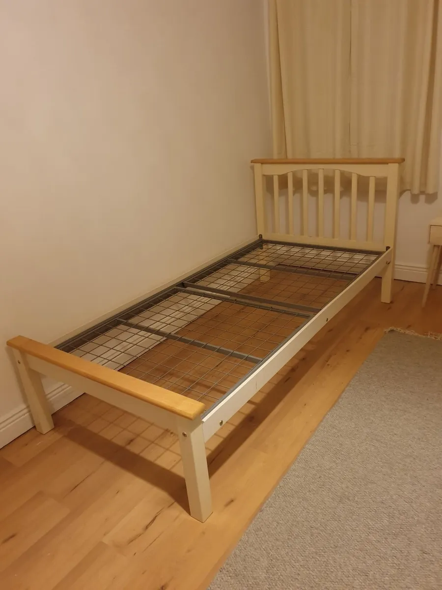 Single bed - Image 2