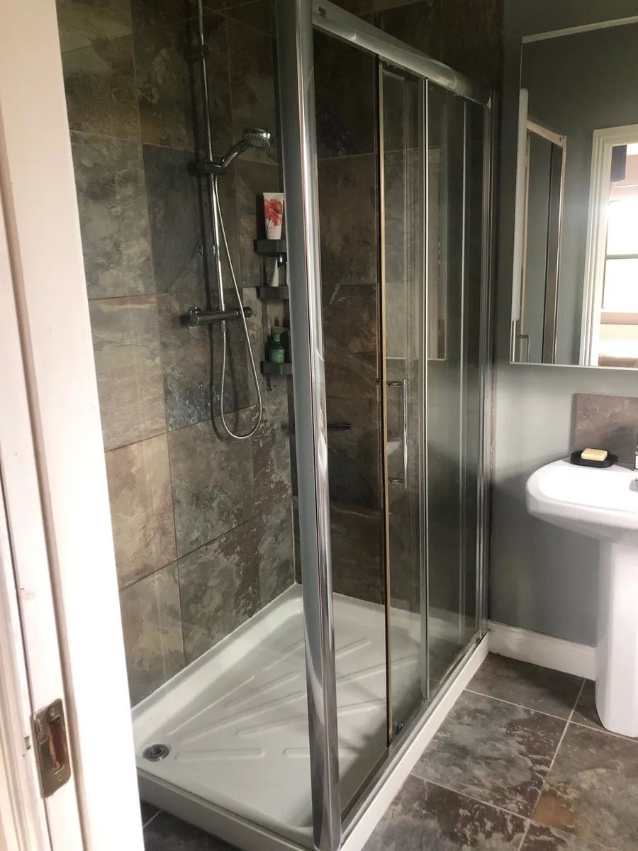 Shower enclosure - Image 1