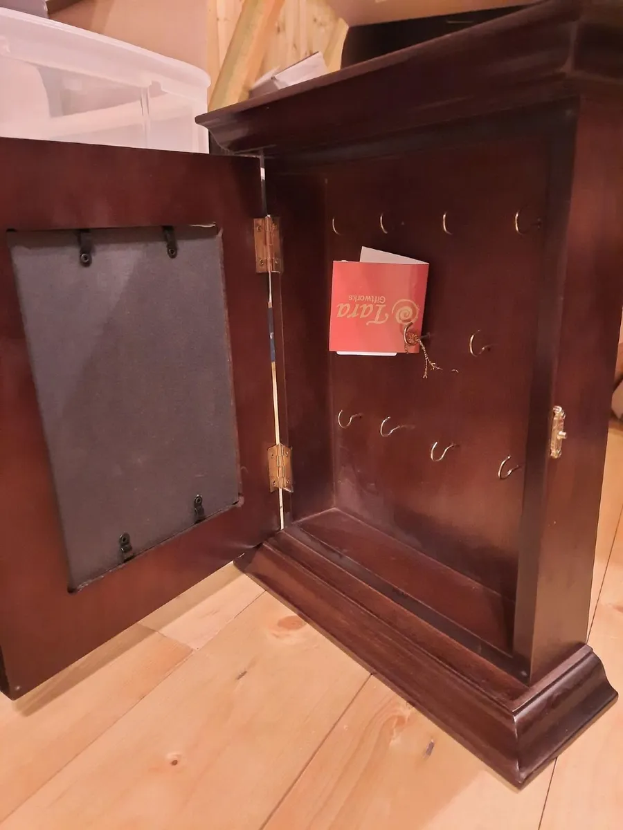 Wooden Key Cabinet with Photo Frame – NEW - Image 3