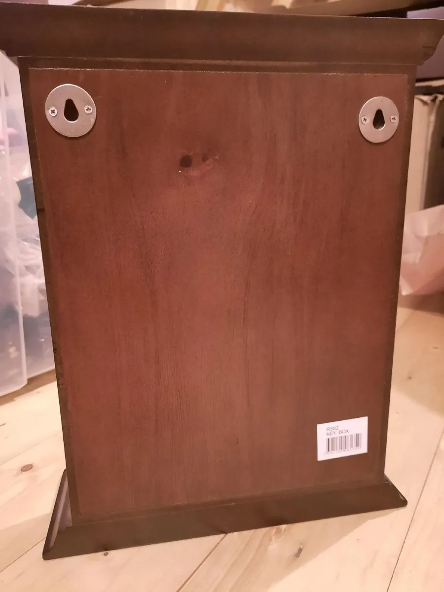 Wooden Key Cabinet with Photo Frame – NEW - Image 4