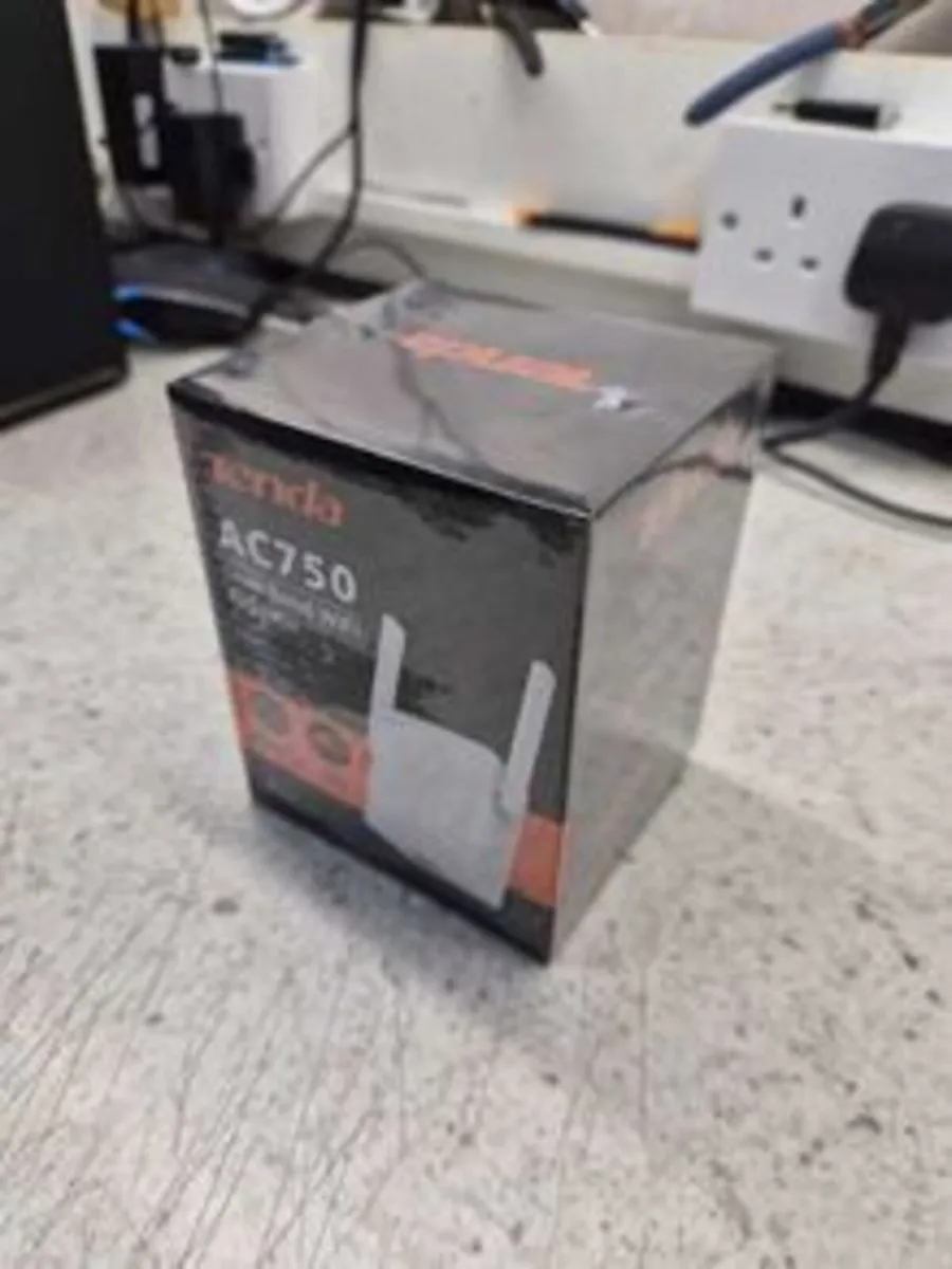 Tenda A15 AC750 Dual Band WiFi Extender