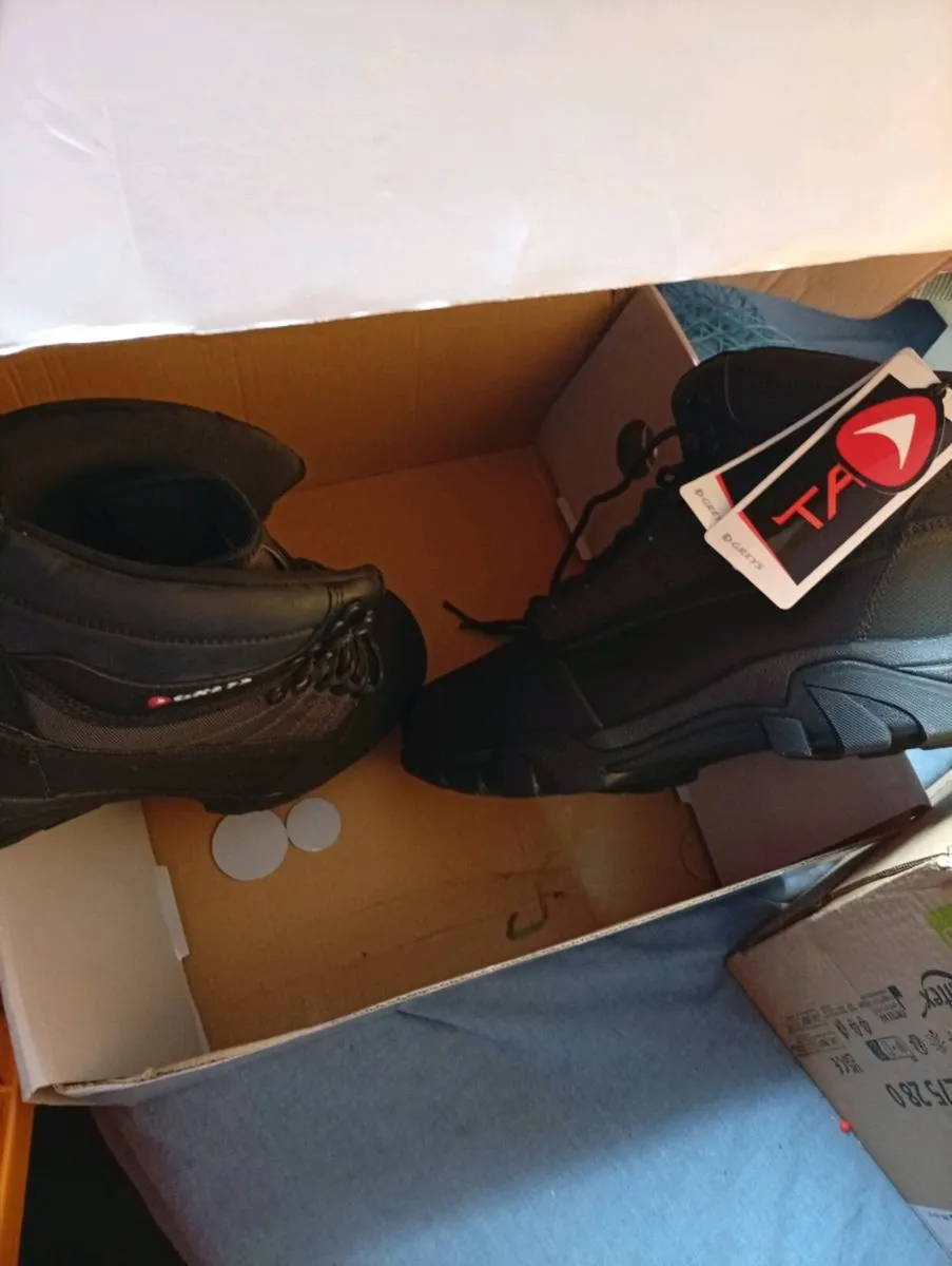 Brand new wading boots - Image 3