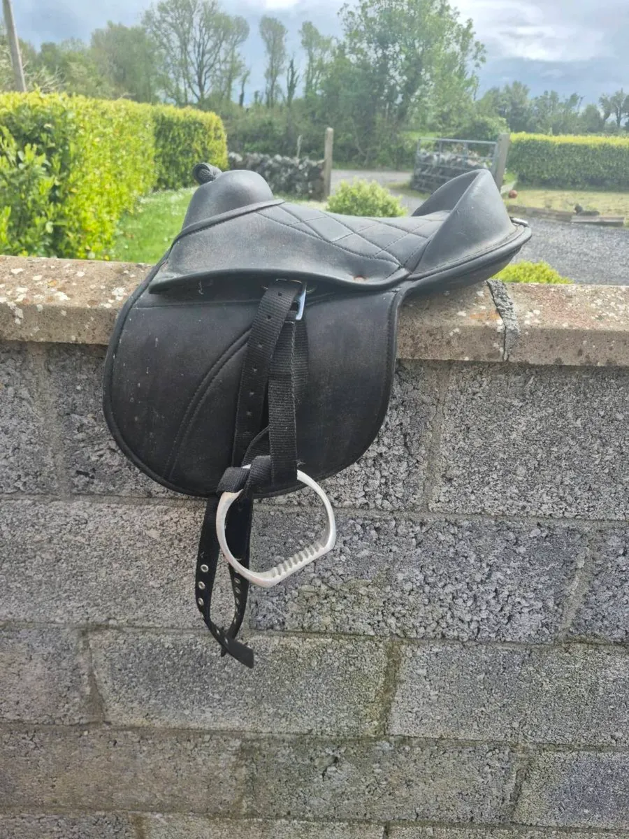 Kids Beginner/ Shetland Saddle - Image 1