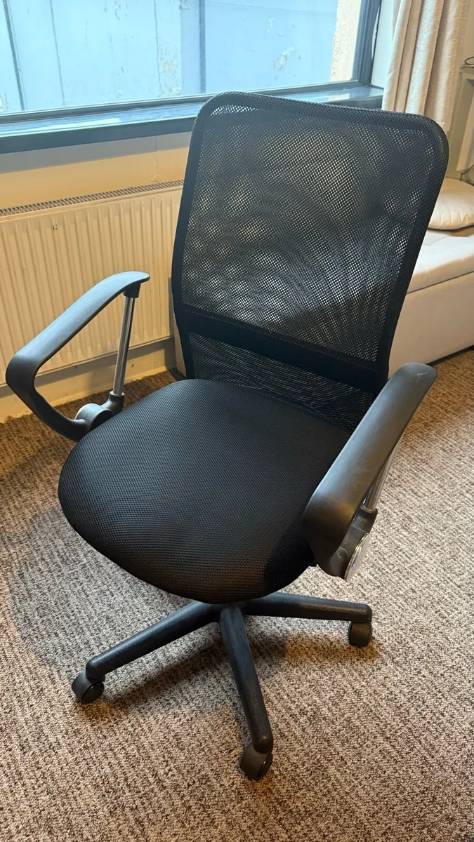 Office desk with chair - Image 4