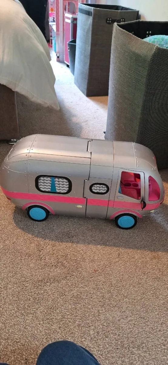 Lol doll house, car, camper van and dolls - Image 2