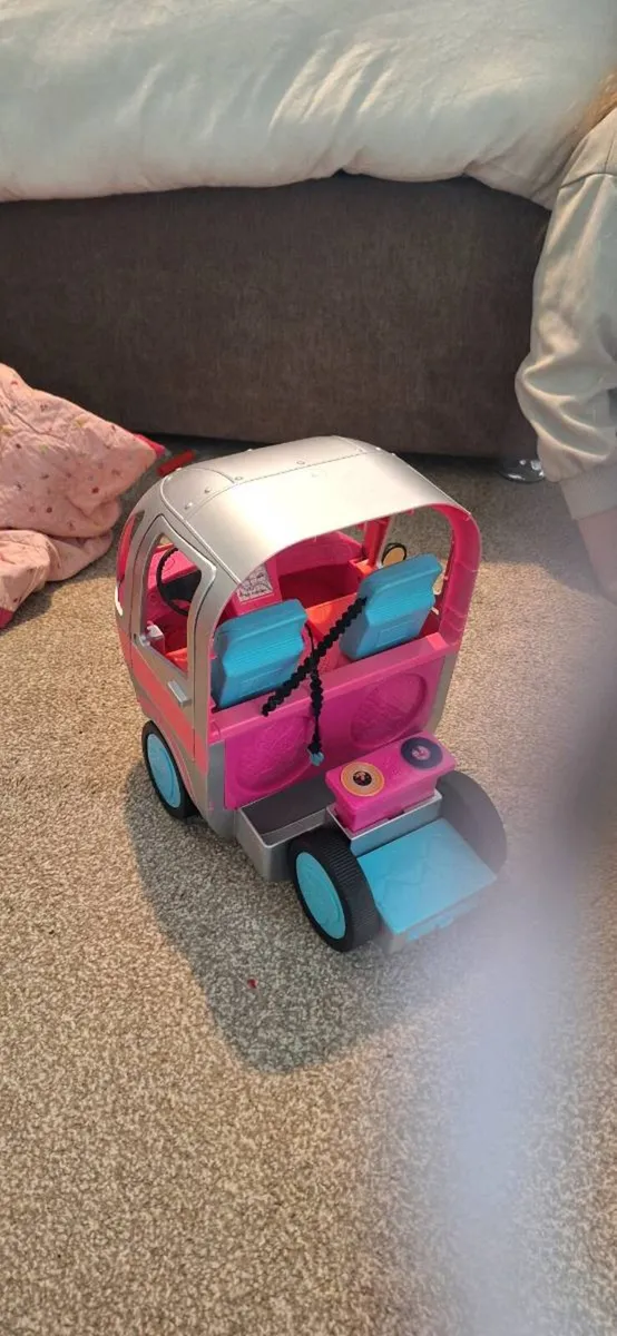 Lol doll house, car, camper van and dolls - Image 3