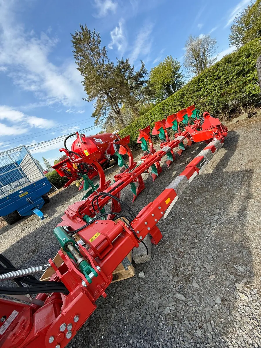 Kverneland 7 Furrow Reversible Plough