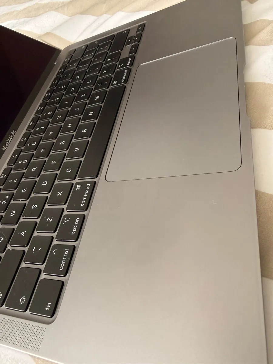 Macbook Air 13" 250GB - Image 2