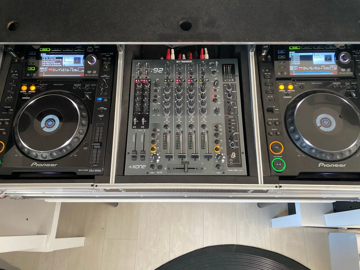 Pioneer Cdj 2000s & Xone 92 Mixer - Image 1