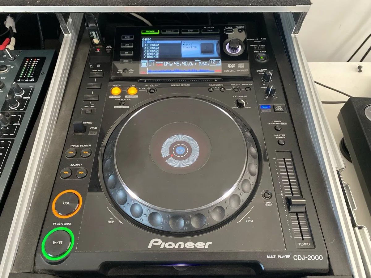 Pioneer Cdj 2000s & Xone 92 Mixer - Image 3