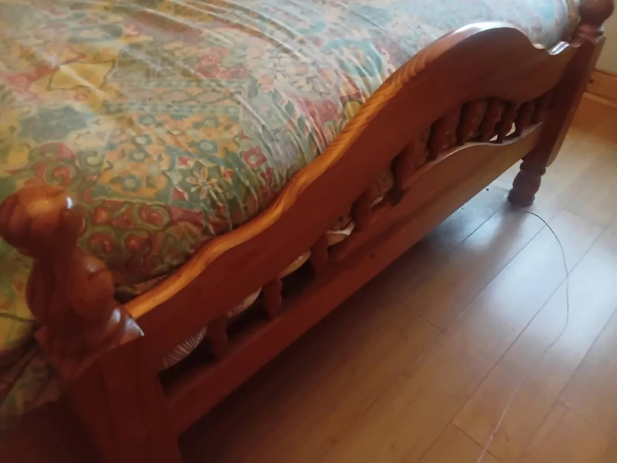 Bedroom furniture - Image 2