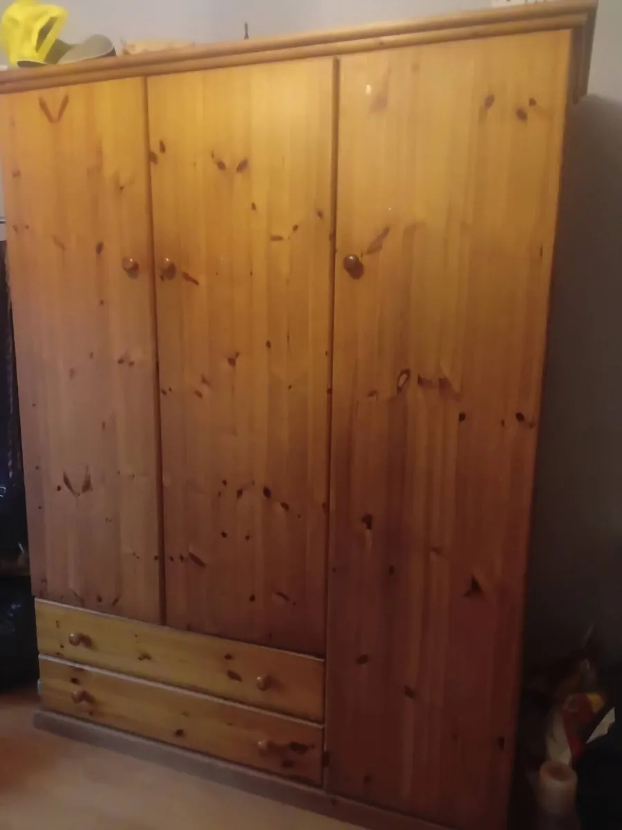 Bedroom furniture - Image 4