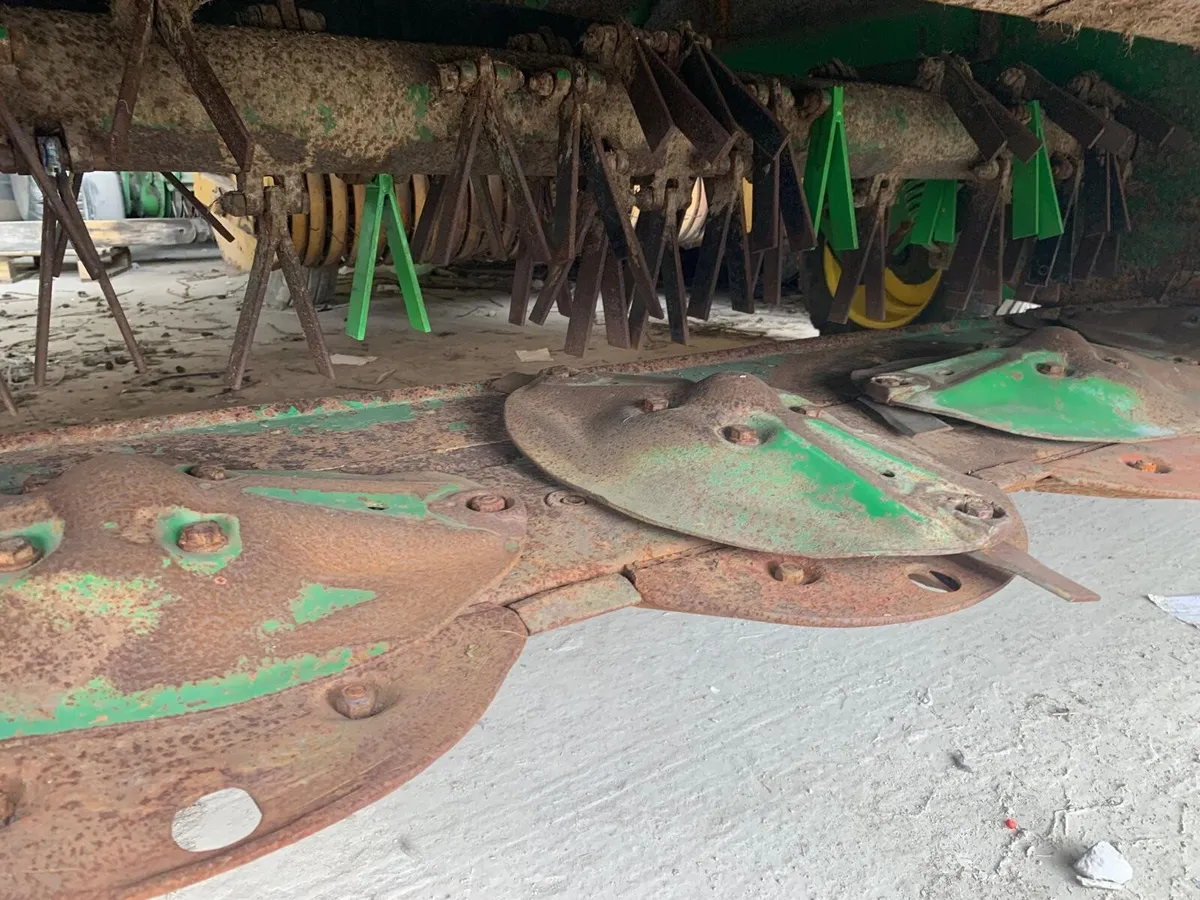 JOHN DEERE 1365 MOWER - Image 3