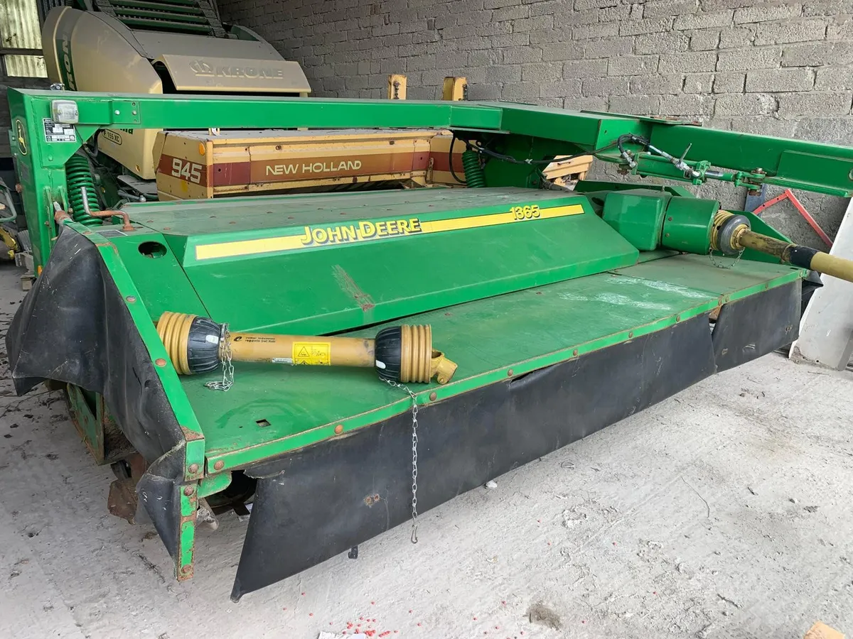 JOHN DEERE 1365 MOWER - Image 2