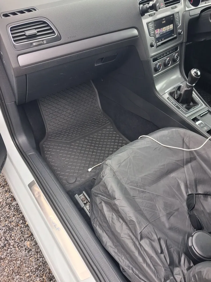 Volkswagen Golf 2017 - Image 2