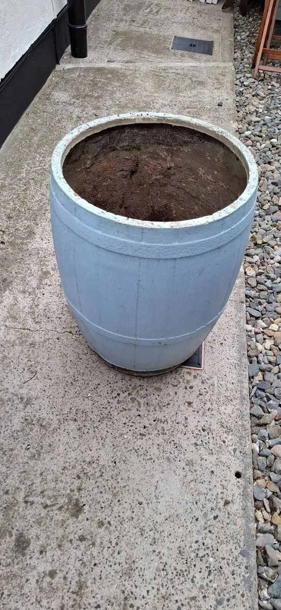 Barrel garden planter - Image 1
