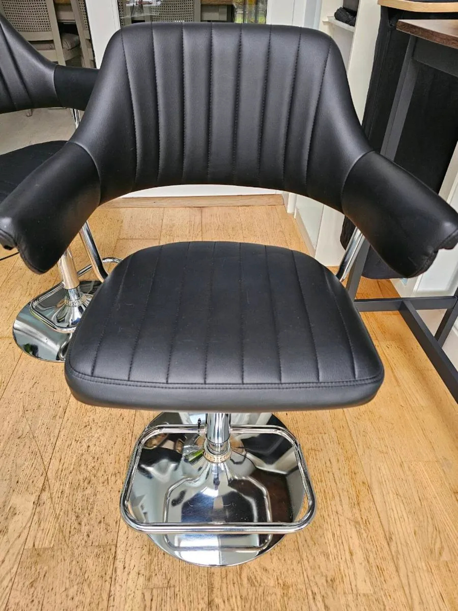 Bar stools. - Image 2