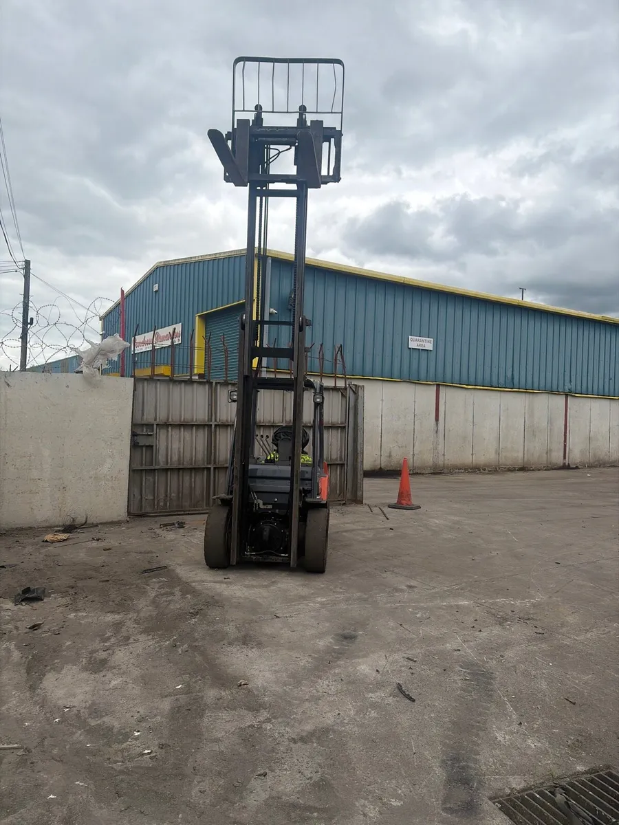 Toyota forklift - Image 3