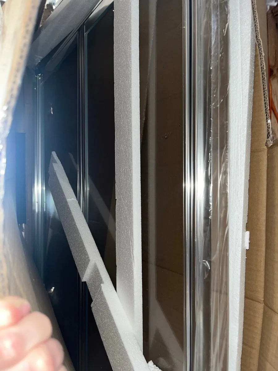Shower door - Image 1