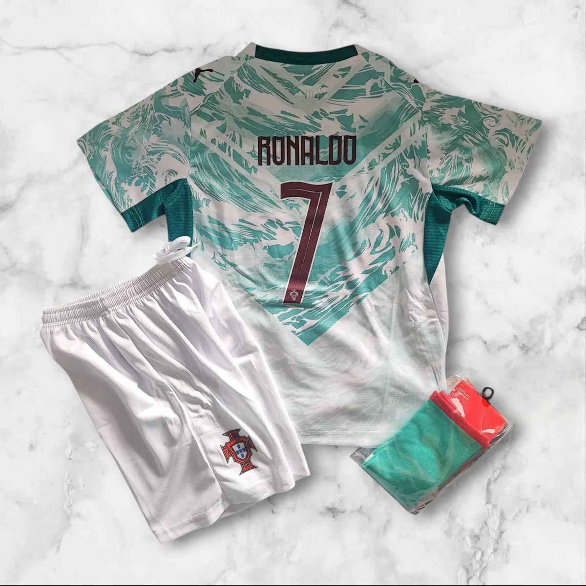 PORTUGAL (AWAY) (RONALDO 7 ) KIDS KIT, 6/7,7/8 YRS - Image 1