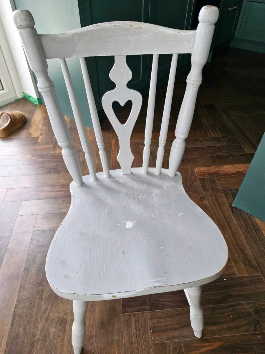Table and chairs - Image 2