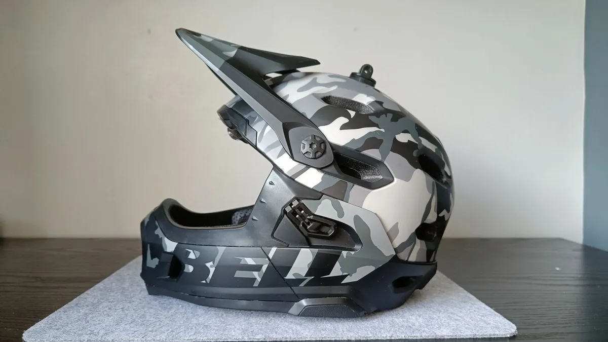 Bell Super DH Spherical Helmet - Image 4
