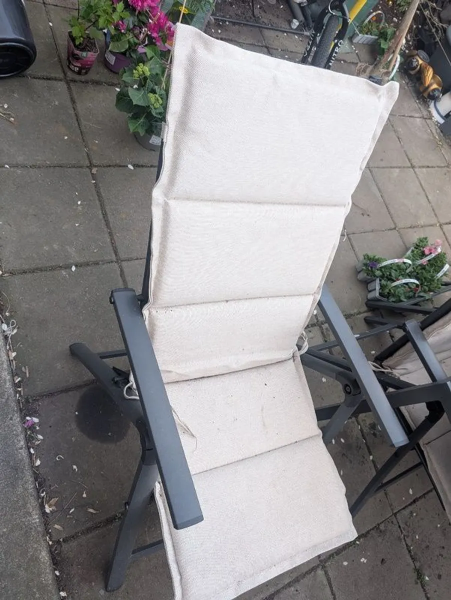 Garden Table with Reclining Chairs - Image 4